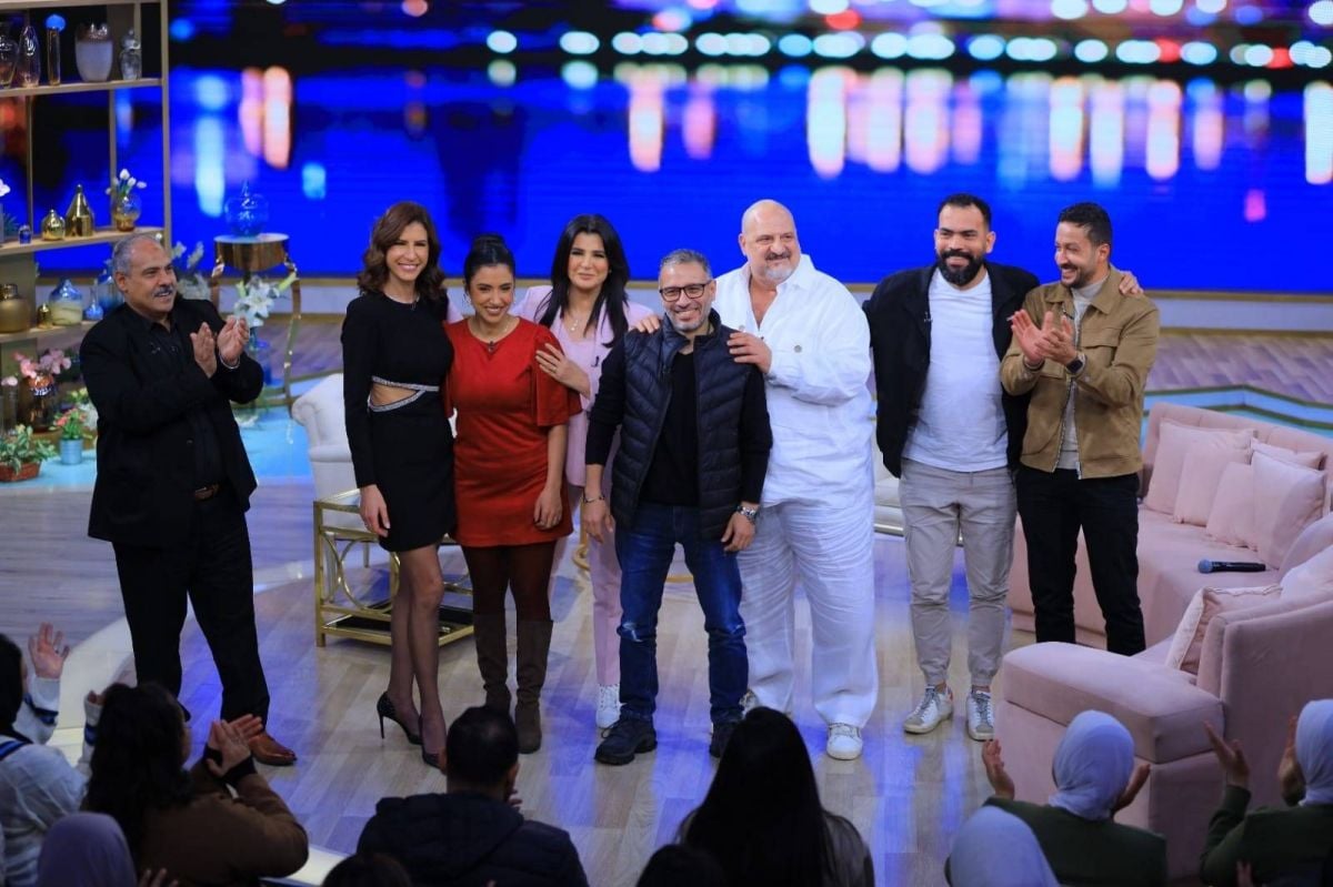 بالفيديو - منى الشاذلي توجّه سؤالاً محرجاً لخالد الصاوي وأبطال 