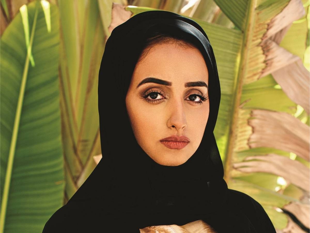 المصممة شذى عيسى تنغمس تصاميمها في النسيج الثقافي الإماراتي