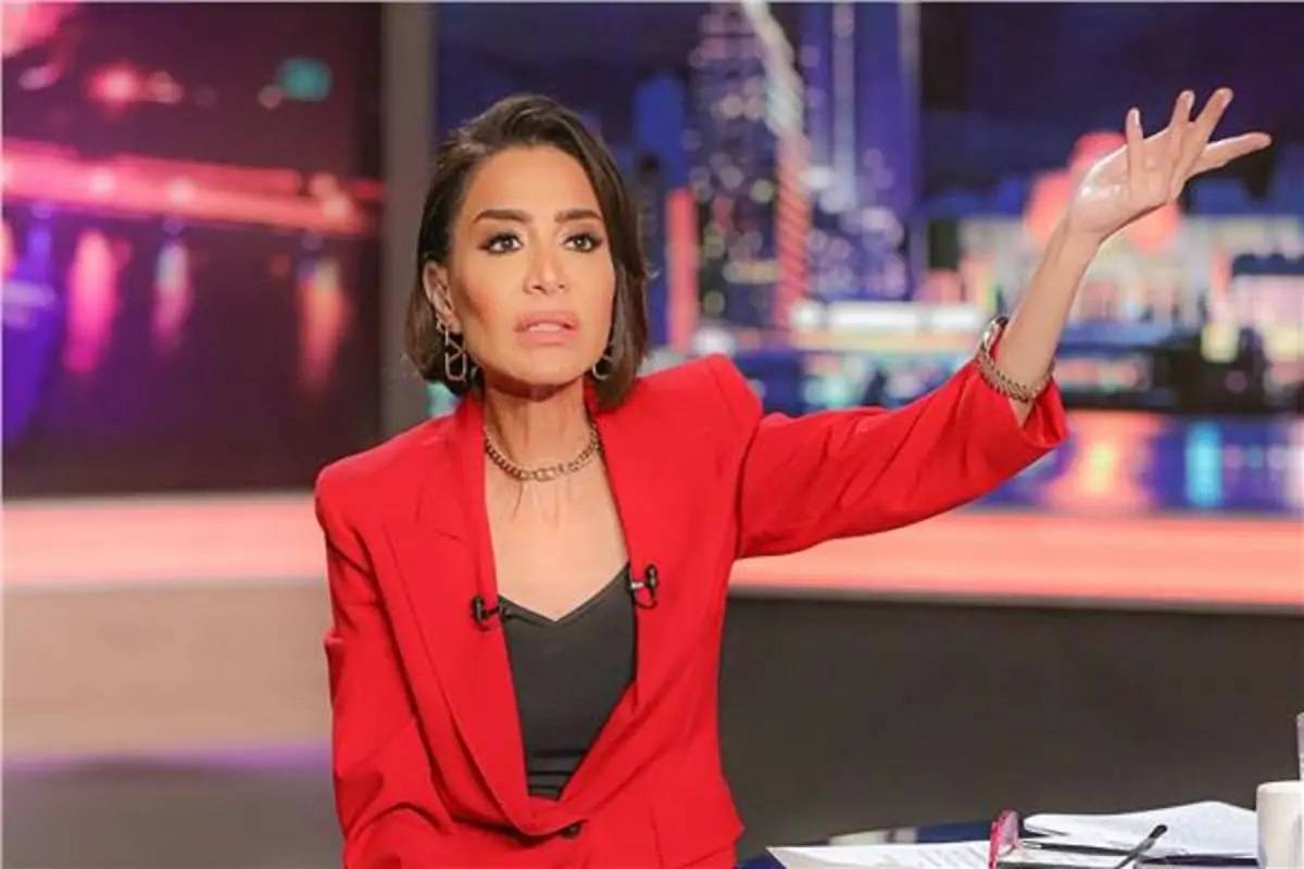 بالفيديو - بسمة وهبة تردّ على منتقدي حضورها خطوبة ريم سامي بعد عزاء والدة لطيفة