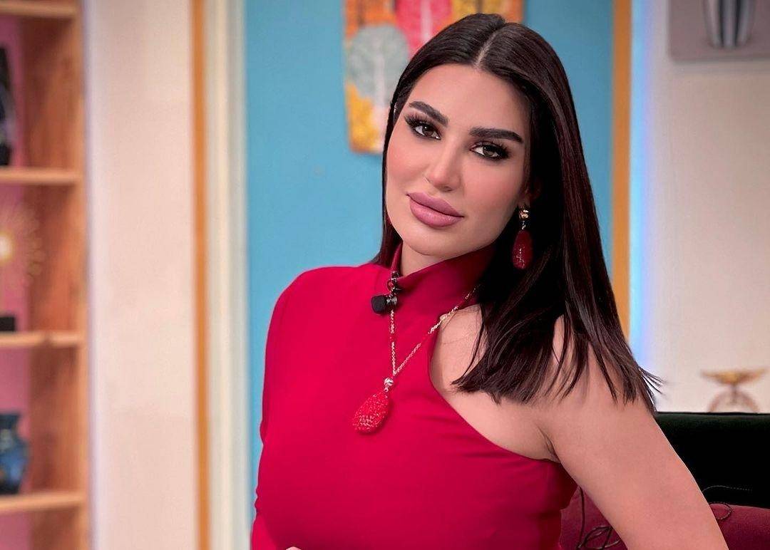 بالفيديو - سارة نخلة تعلن خطوبتها وتخفي وجه خطيبها