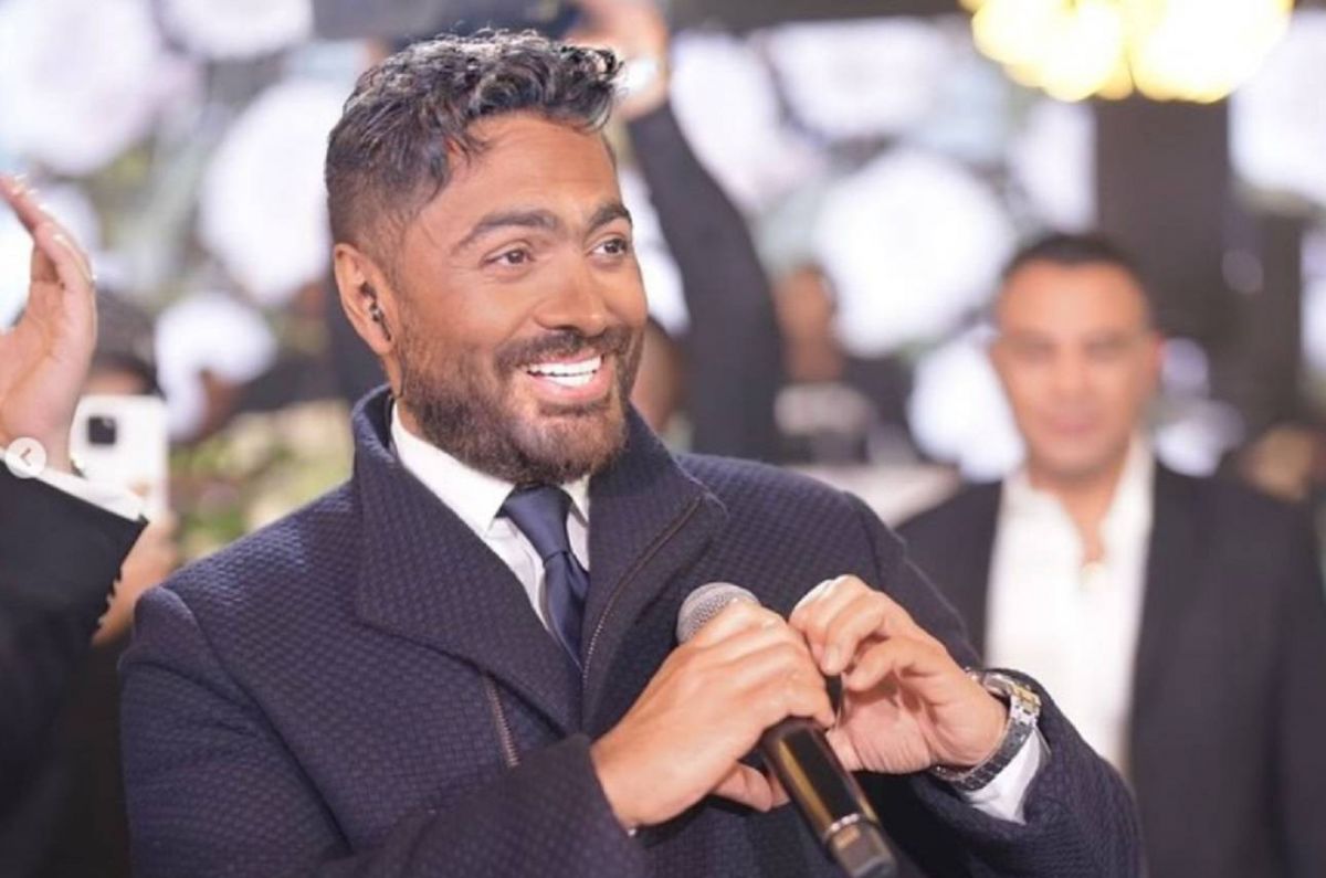 بالفيديو - تامر حسني يروّج لأغنيته الجديدة والجمهور يطالبه بهذا الأمر