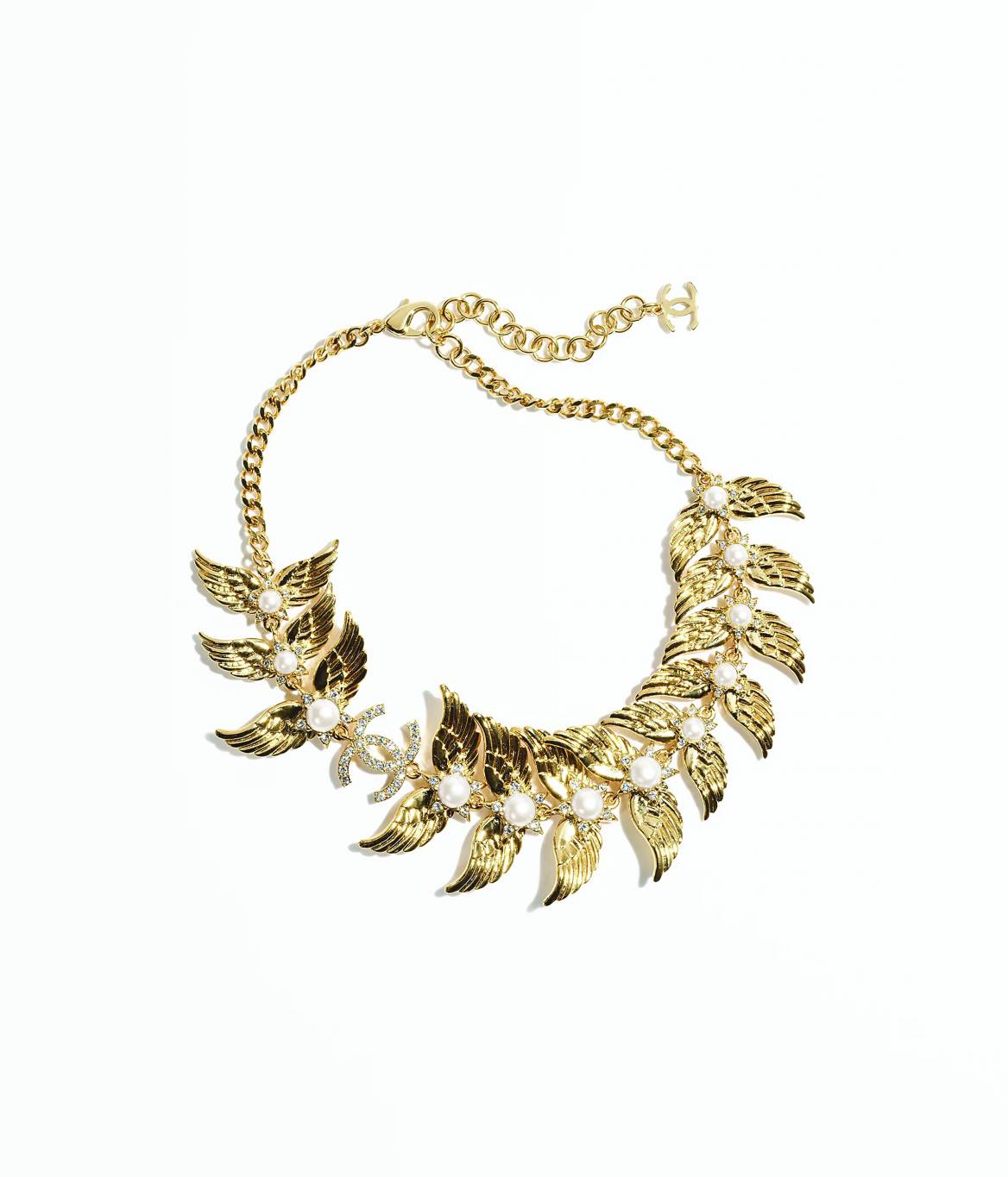 بين الذهبي الساحر والفضي المتوهج إختاري أجمل إطلالة لحفلاتك