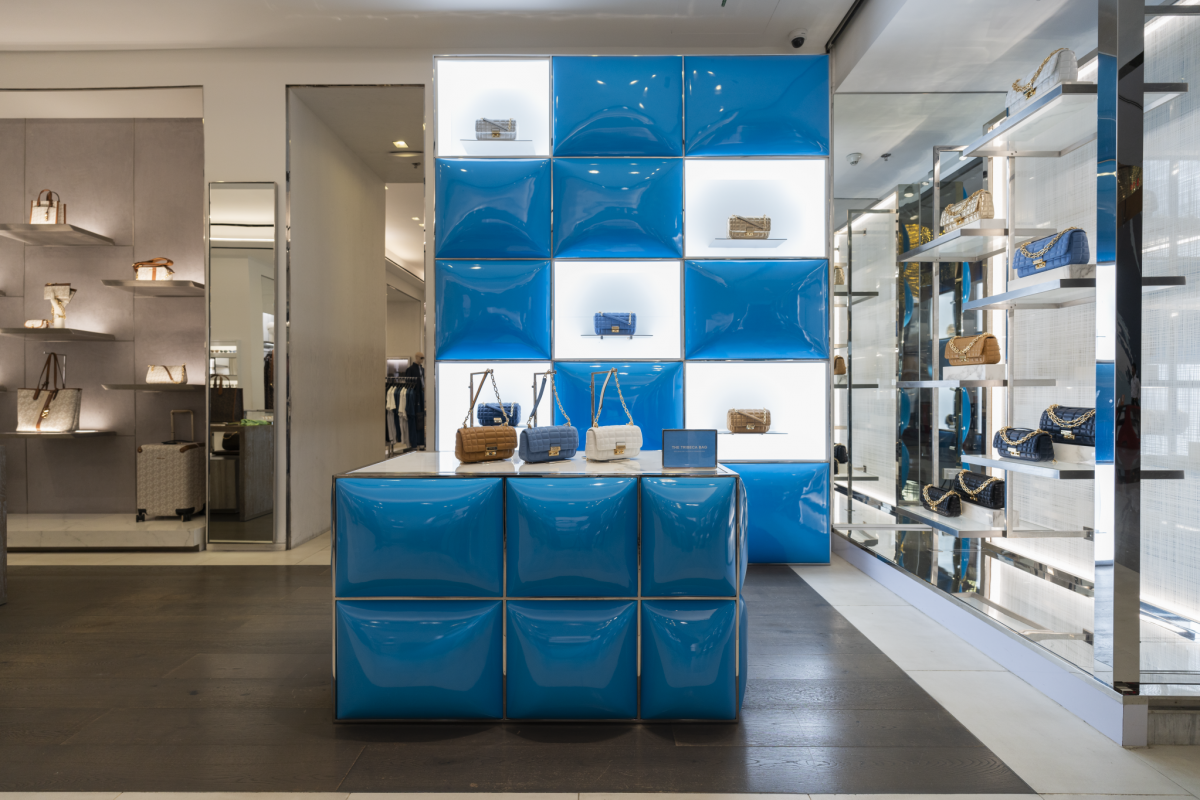 أناقة المدينة العصرية مع حقيبة 