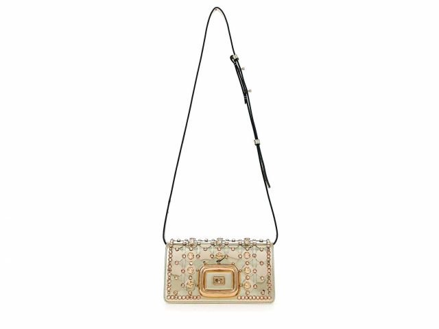 حقيبة مميزة بمشغولاتها الحرفية من Roger Vivier حقيبة مميزة بمشغولاتها الحرفية من Roger Vivier