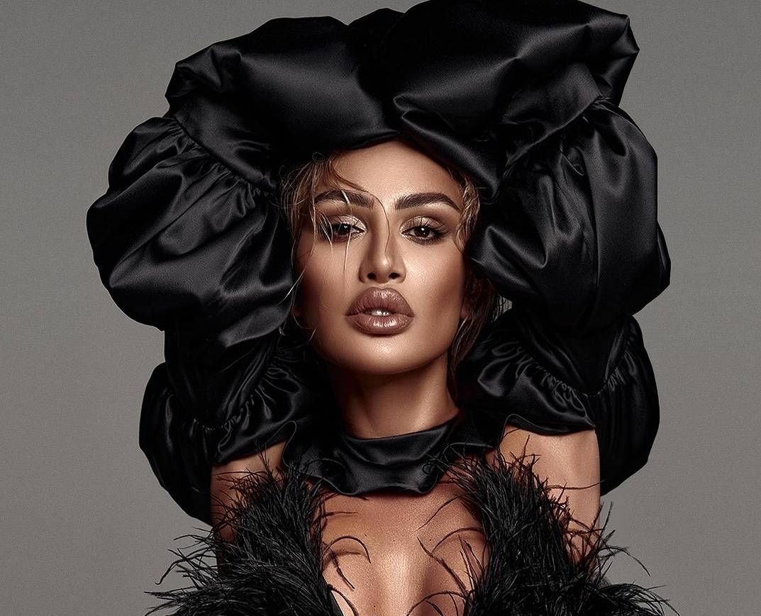 نجمات بإطلالات جريئة نهاية العام... مَن الأجرأ؟