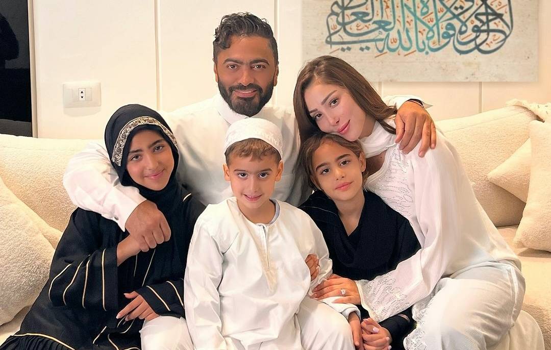 بعد الصورة العائلية... بسمة بوسيل توضح حقيقة عودتها لتامر حسني