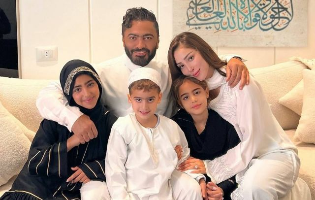 بعد الصورة العائلية... بسمة بوسيل توضح حقيقة عودتها لتامر حسني