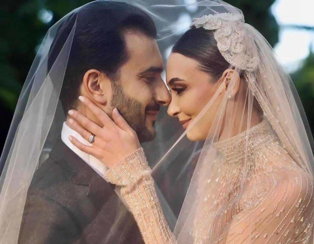 ملكة جمال لبنان السابقة رينا شيباني تدخل القفص الذهبي بفستان مختلف