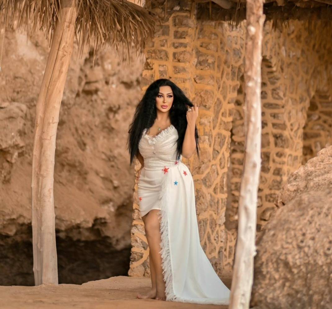 بالفيديو - شاهيناز تدافع عن إطلالاتها بالجينز الجريء وتوجّه رسالة الى هذا الفنان
