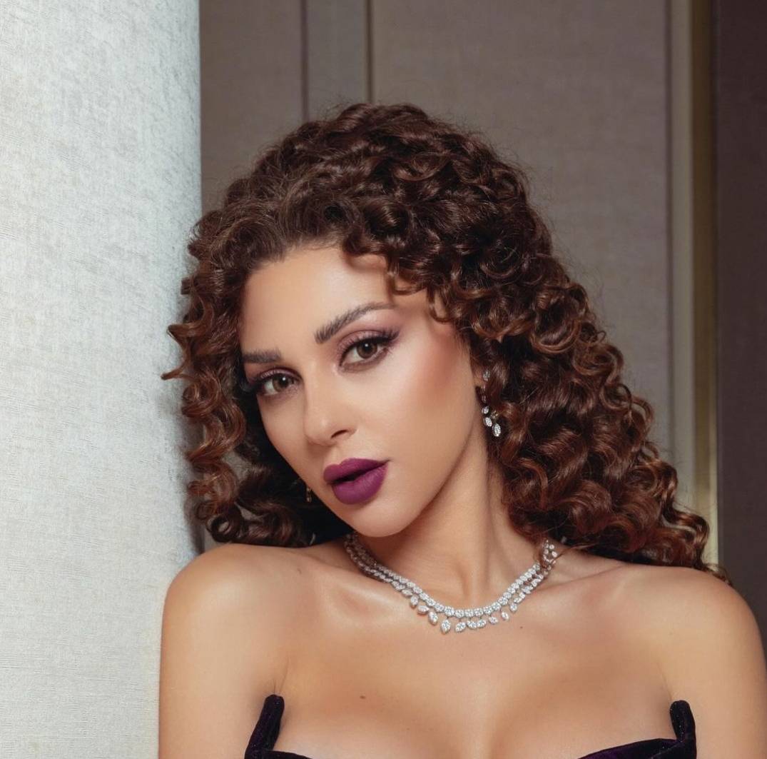 بين ميريام فارس وجورجينا رودريغيز... إطلالة مَن الأجرأ في الرياض؟