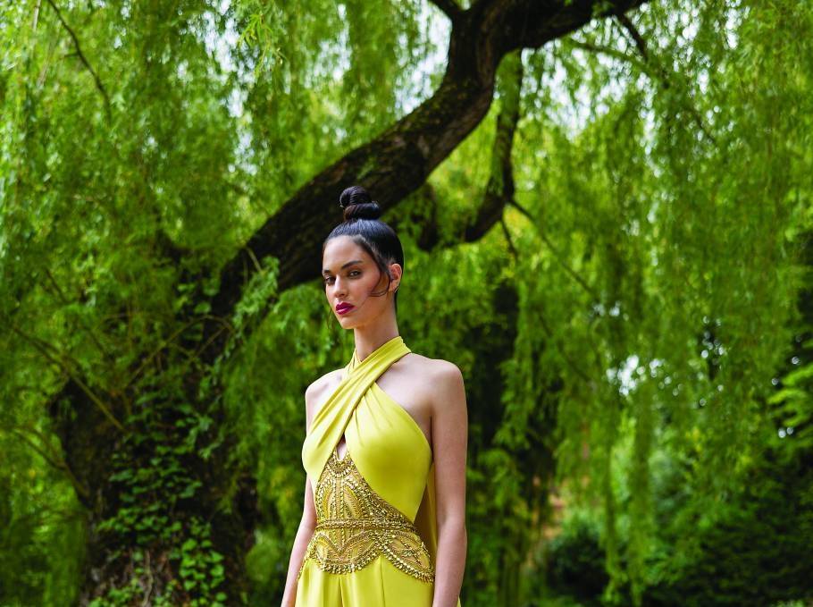 الجلد وصيحة الأزهار والجمبسوت.. عناوين مجموعة ريزورت 2024