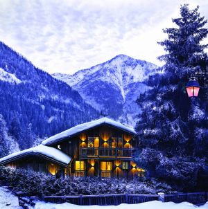 شاليه من كيلي هوبن... التقاء البرد بالدفء تحت سقف خشبي