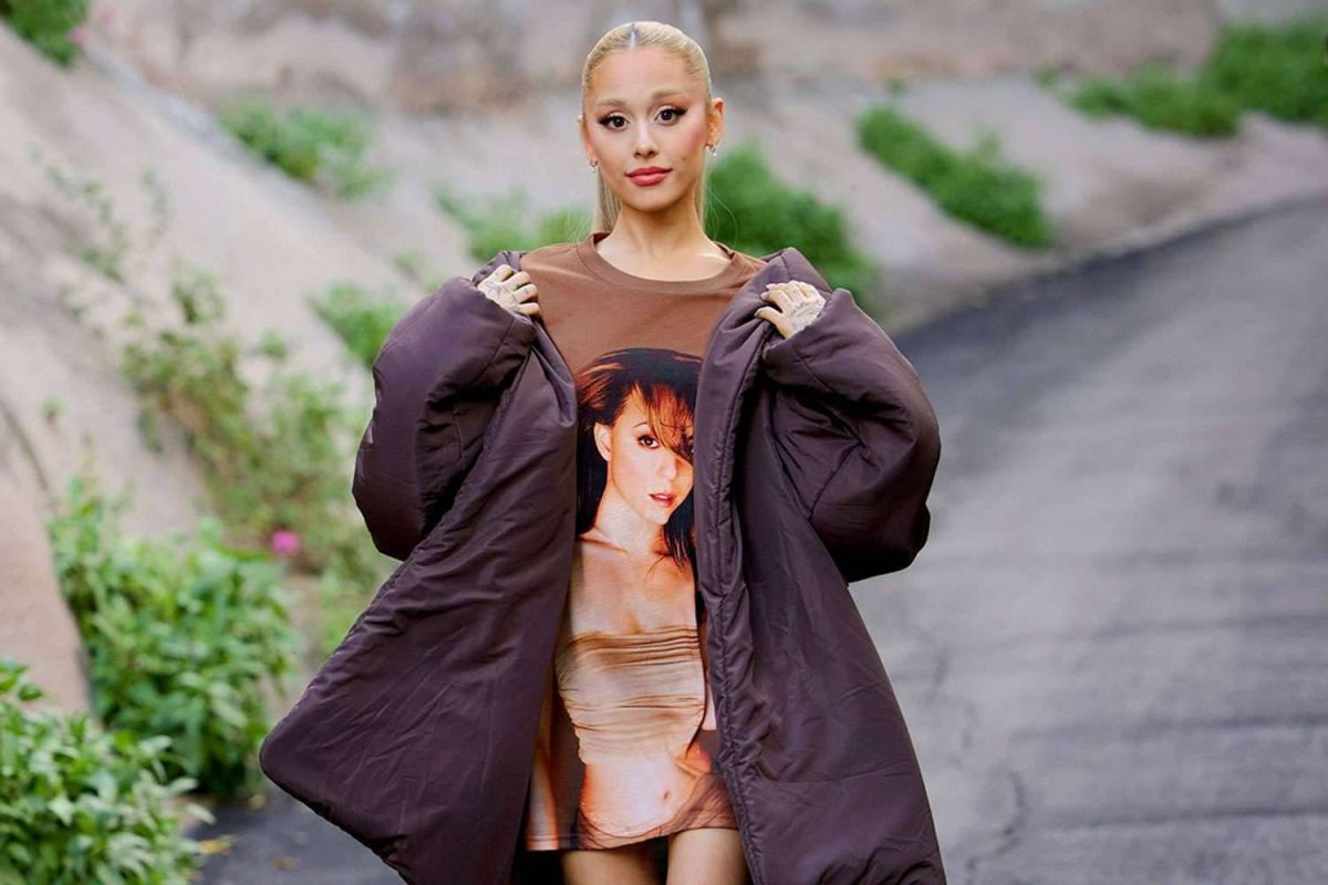 أريانا غراندي بتحية أنيقة إلى ماريا كاري