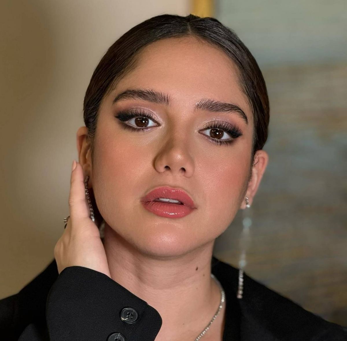 بالصور - رنا رئيس تحتفل ببدء تصوير أولى بطولاتها في السينما أمام نجم عالمي