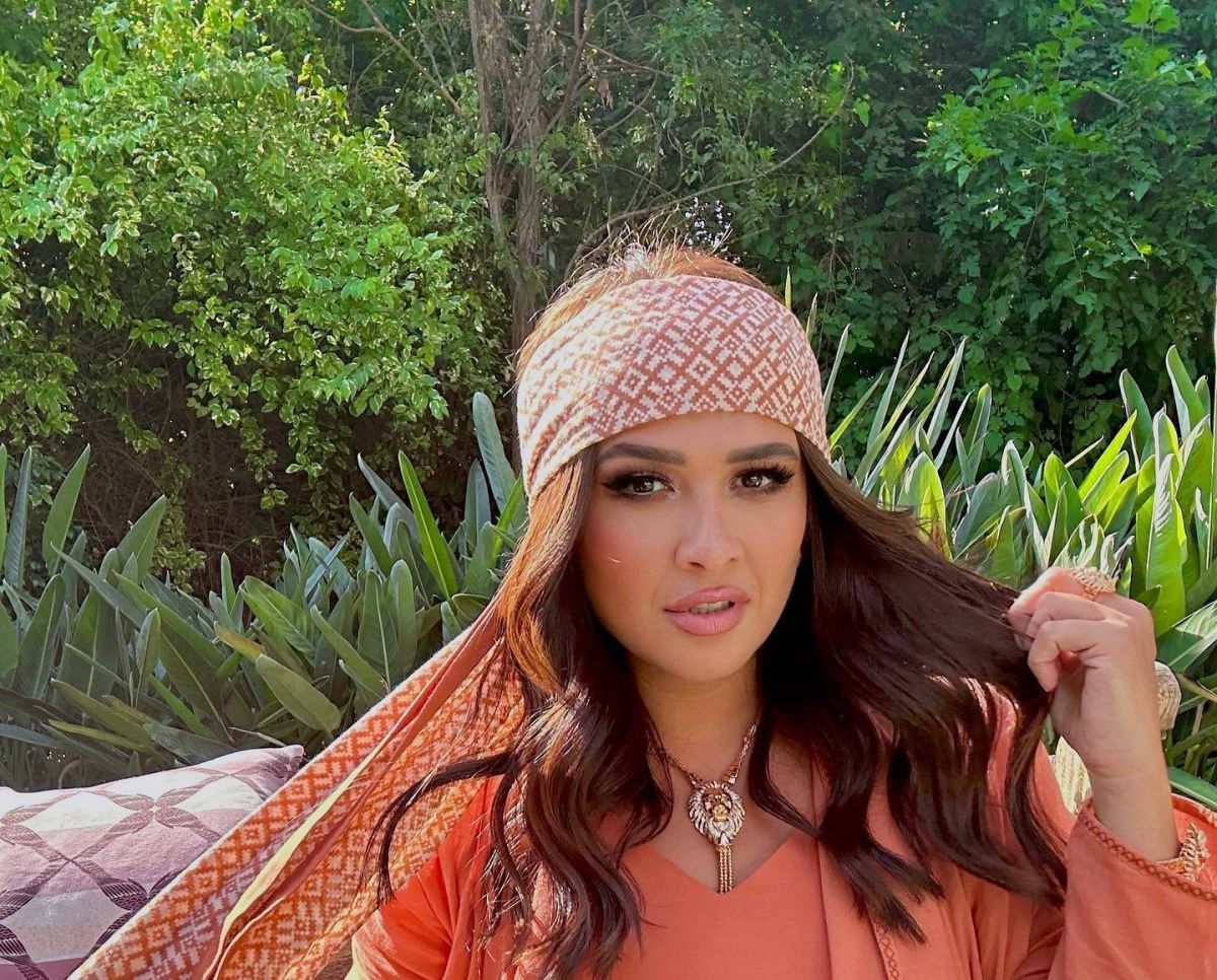 ياسمين عبد العزيز تعبّر عن حزنها للجمهور بفيديو طريف