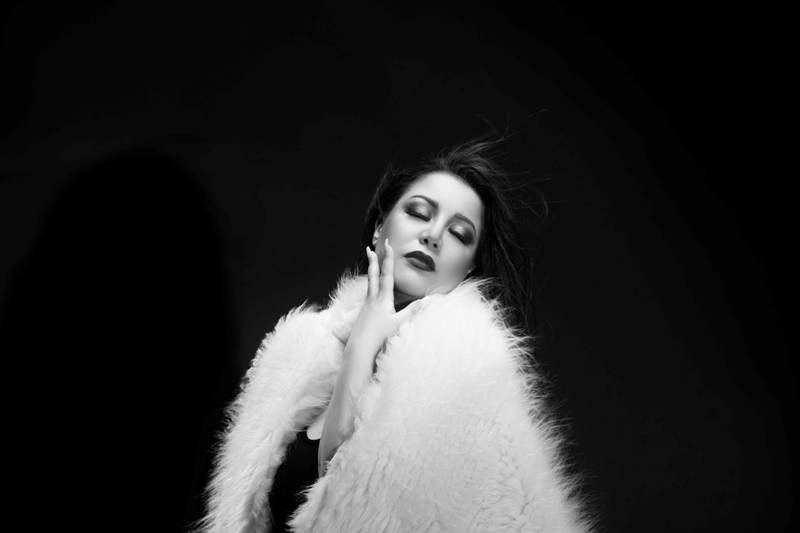 يسرا محنوش حبيبة تُعاني من البُعد في 