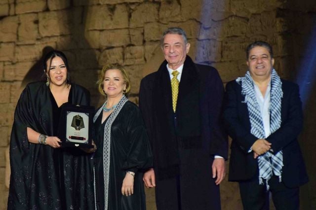 إيمي سمير غانم لحظة تكريمها في مهرجان الأقصر