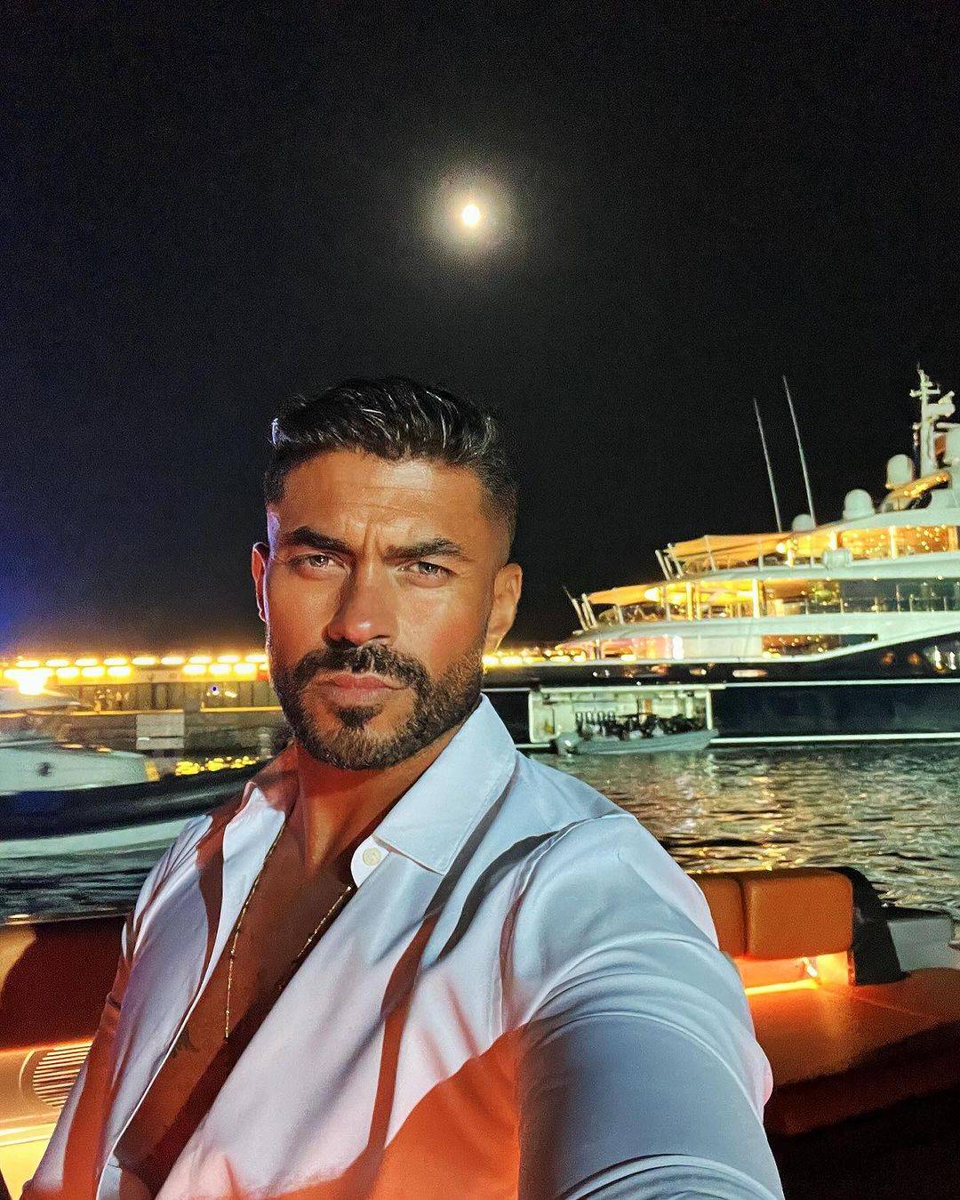 صور خاصة لخالد سليم من منزل 
