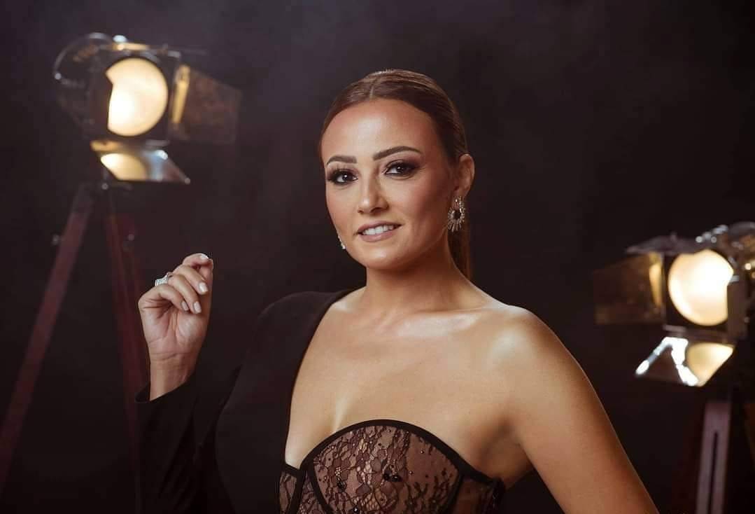 اختيار بشرى سفيرة للموضة بمهرجان 