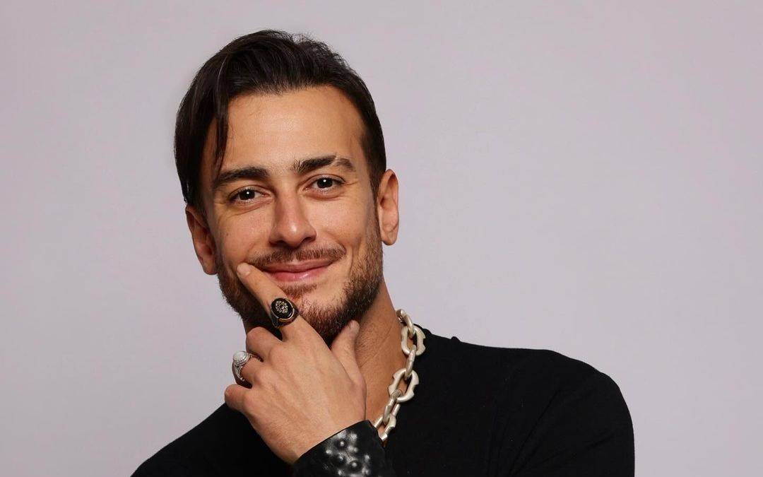 بالصور - سعد لمجرد يطبّق صيحة الخواتم بطريقة مبتكرة