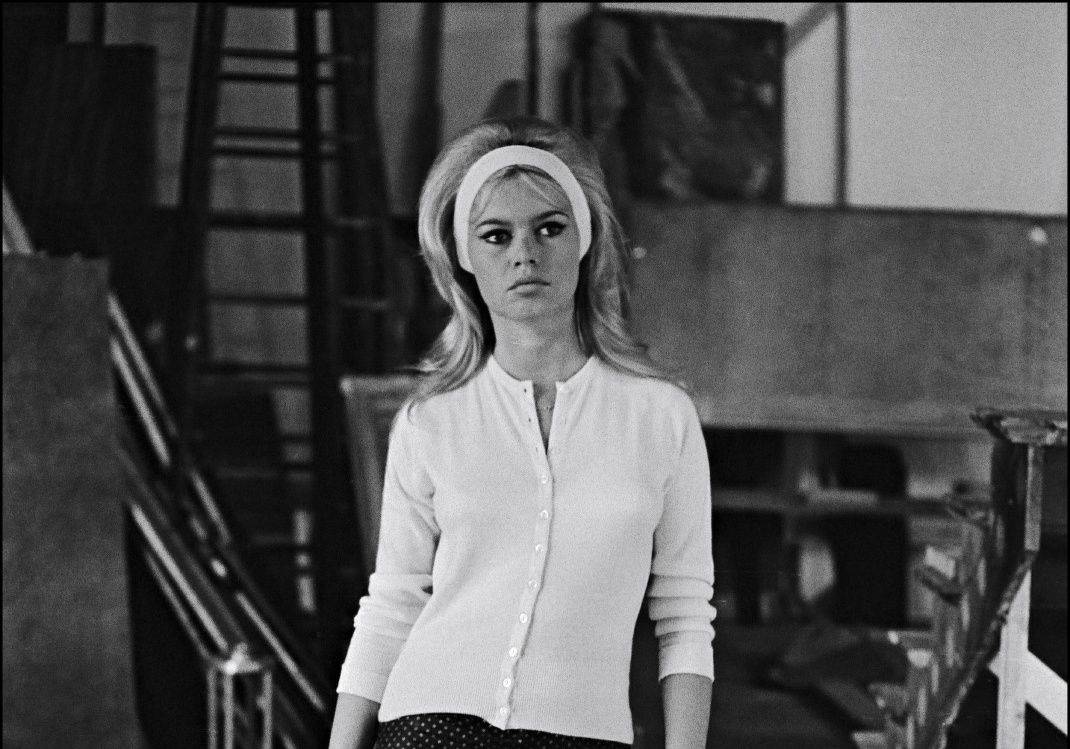 THE CARDIGAN SWEATER سترة الكارديغان نجمة الموسم الانتقالي