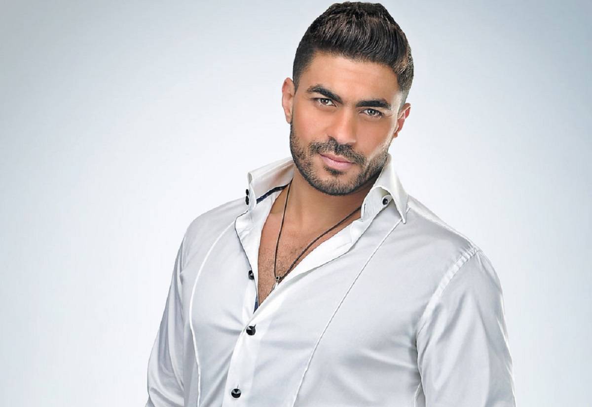 خالد سليم يحلق شعره 