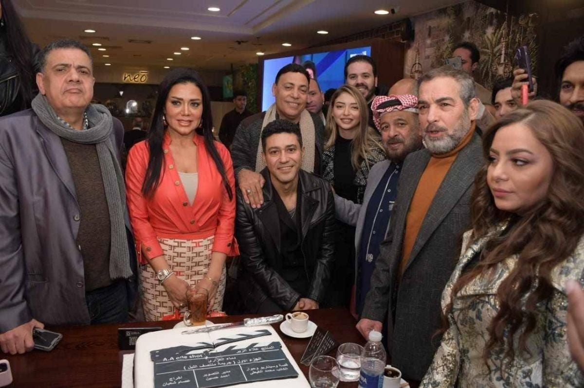 بالصور - رانيا يوسف تحتفل ببدء تصوير مسلسلها لرمضان المقبل