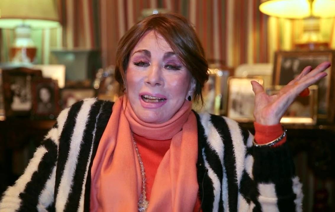 لبنى عبد العزيز: ضحّيت بمهنتي ولن أترك بلدي أبداً