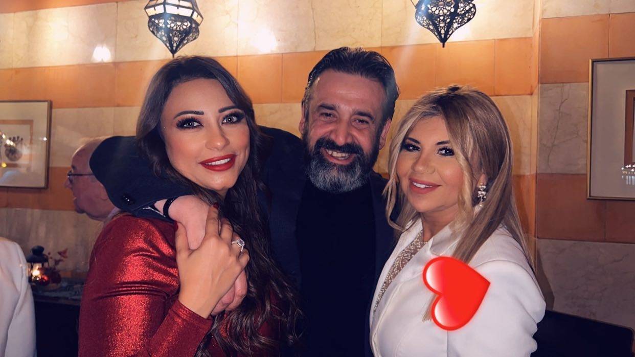 كريم عبد العزيز وزوجته وبوسي شلبي في عقد قران عمه