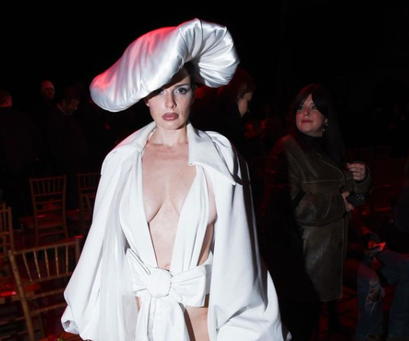 أجرأ وأغرب إطلالات أسبوع الموضة في نيويورك