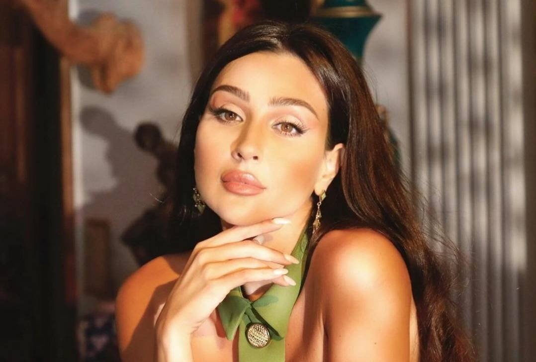 بالفيديو - جيسي عبدو تضع حدّاً للشائعات وتفاجئ الجميع بخبر زواجها