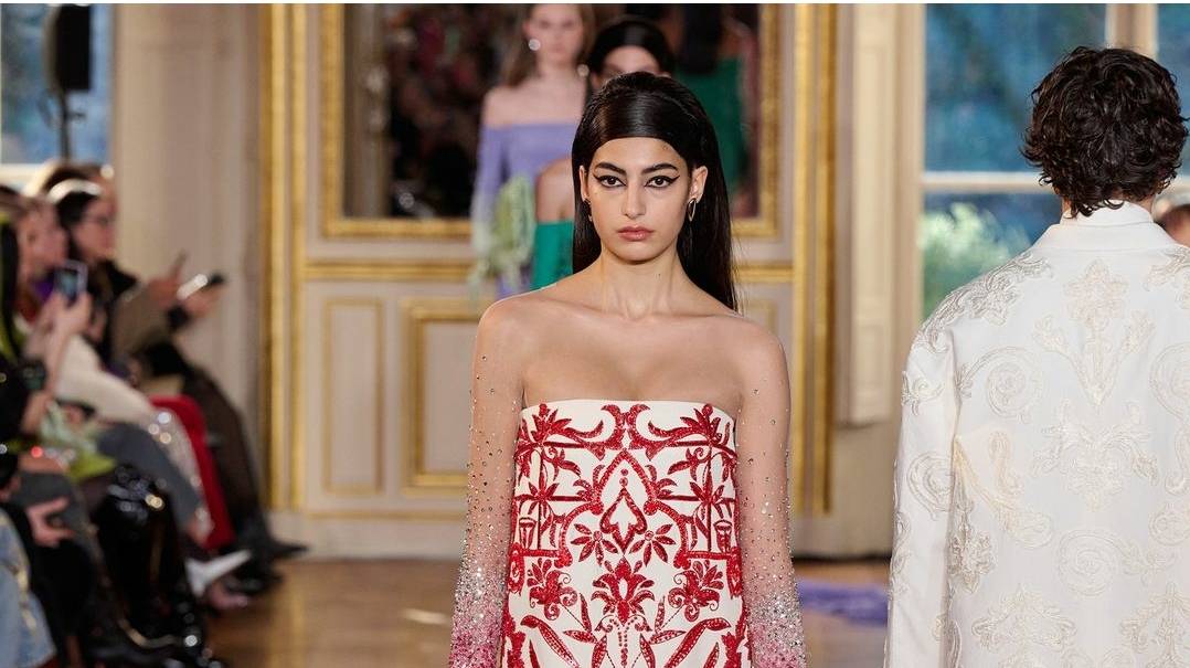 مجموعة مميّزة من جورج حبيقة في باريس... تصاميم راقية تحاكي الثقافة العربية