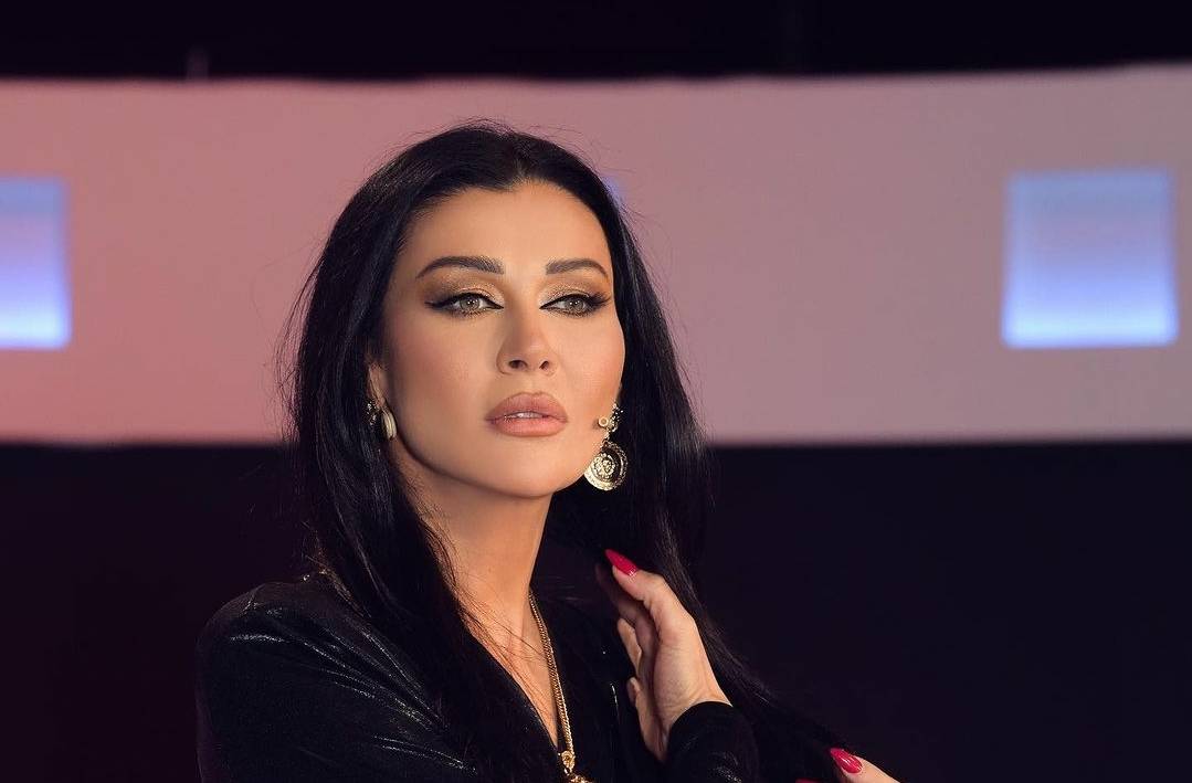 بالفيديو - نادين الراسي تتحوّل الى عارضة أزياء وتستعرض موهبة ابنها