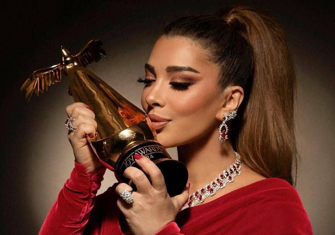 تعليق غريب من أصالة بعد فوزها بجائزة أفضل مطربة!