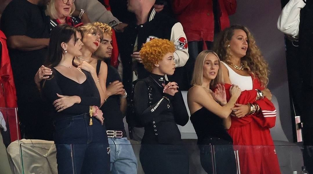 نجمات العالم بإطلالات كاجوال أنيقة في super bowl
