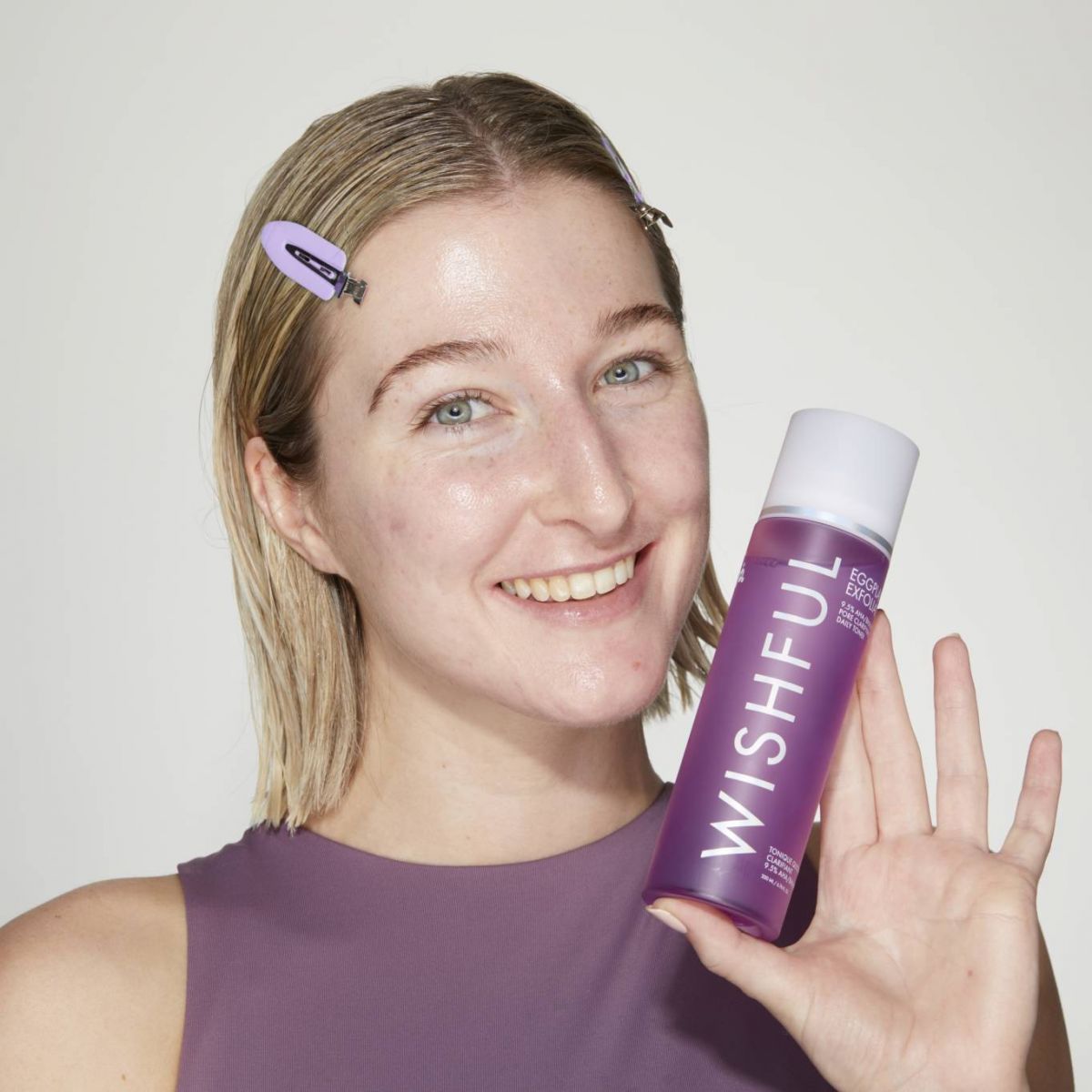 Huda Beauty تقدّم المستحضر المثالي لبشرة متوهّجة: تونر WISHFUL Eggplant Exfoliator Pore Clarifying Toner!