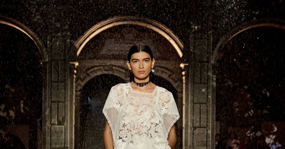 فريدا كاهلو حاضرة في عرض DIOR CRUISE 2024