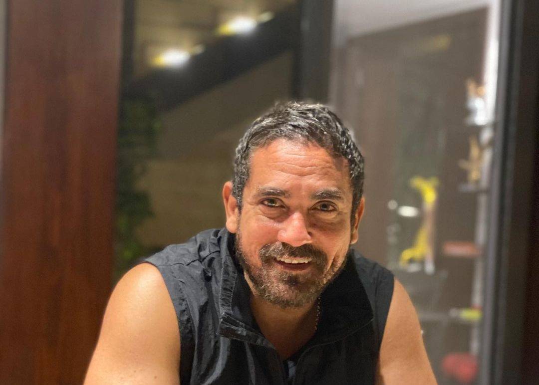 أمير كرارة يعلّق على جدل أجره العالي... ويوجه سؤالاً لمي عز الدين!