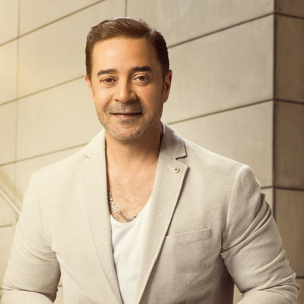 مدحت صالح يروّج لحفليه في الأوبرا