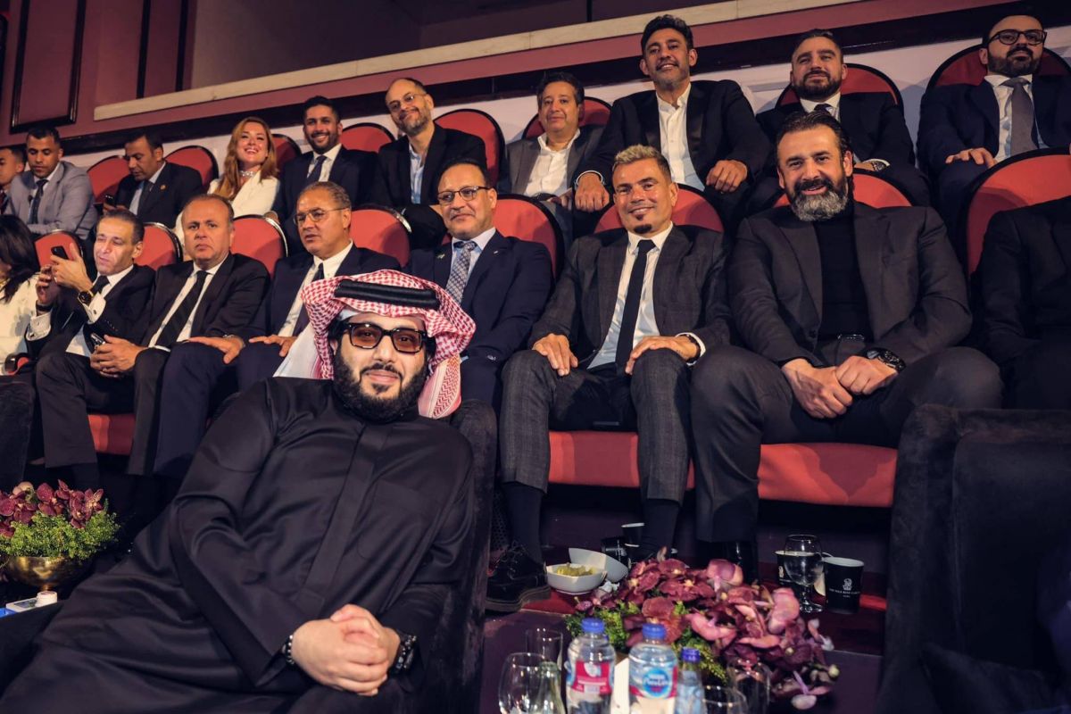 تركي آل الشيخ يمازح عمرو دياب وعمرو مصطفى بعد تصالحهما