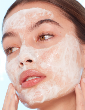 حقبة جديدة في التنظيف... اكتشفي ابتكار شارلوت تلبوري الأحدث للعناية بالبشرة