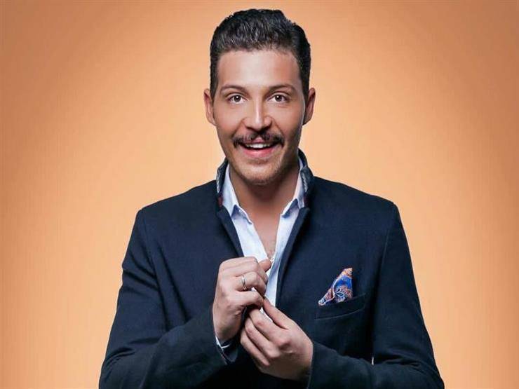 محمود حجازي يهاجم منتقدي زواجه: أرفض التدخل في حياتي الشخصية