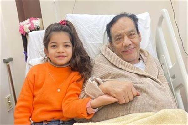 بالفيديو - ابنة حلمي بكر الصغرى تبرّئ والدتها من تُهمة سوء معاملته... هذا ما قالته