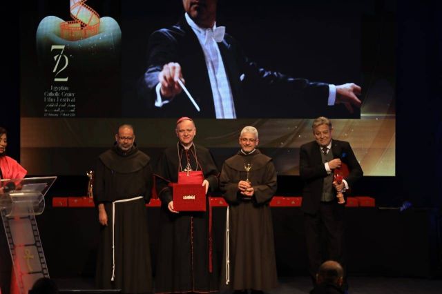 عماد رشاد يتلقى جائزة الإبداع من المركز الكاثوليكي