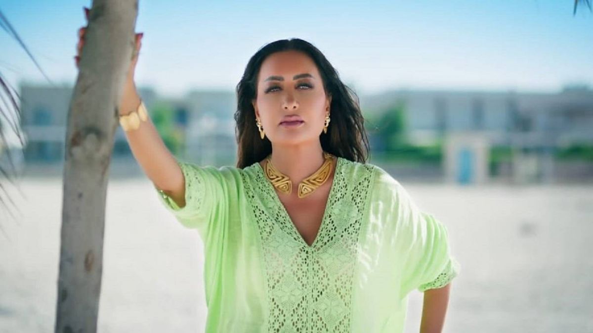 بالفيديو - بكاء لطيفة أثناء تسجيل دعاء لوالدتها