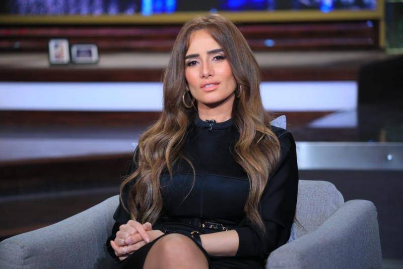 بالفيديو - زينة تمازح جمهورها: 