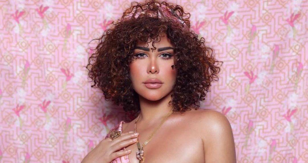 بالصور - شمس الكويتية تعتمد صيحة مكياج جديدة.. هل تجرأين على تطبيقها؟