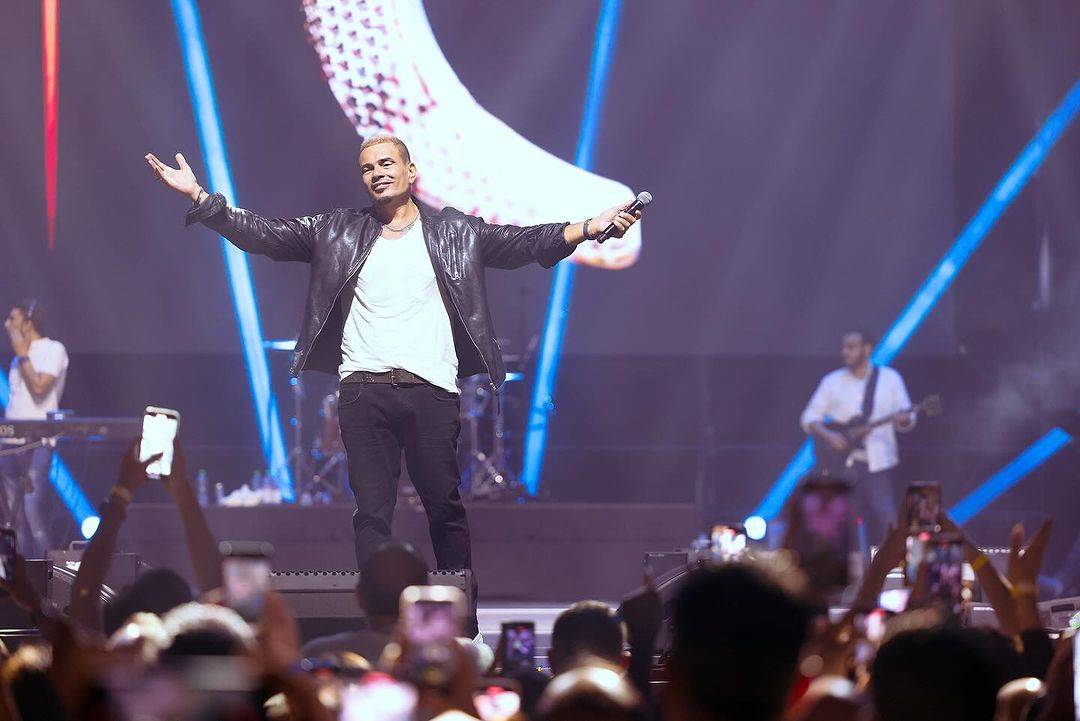 بالفيديو - عمرو دياب يتخطى أزمة سائقه بحفل مميّز في أبو ظبي