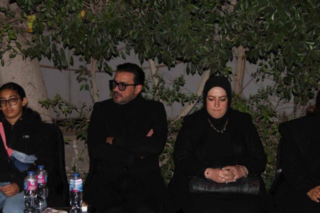 محمد رجب في عزاء والدة ساندرا نشأت