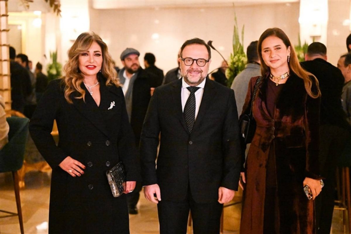 بالصور والفيديو - نجوم الفن يحتشدون في أولى حفلات 